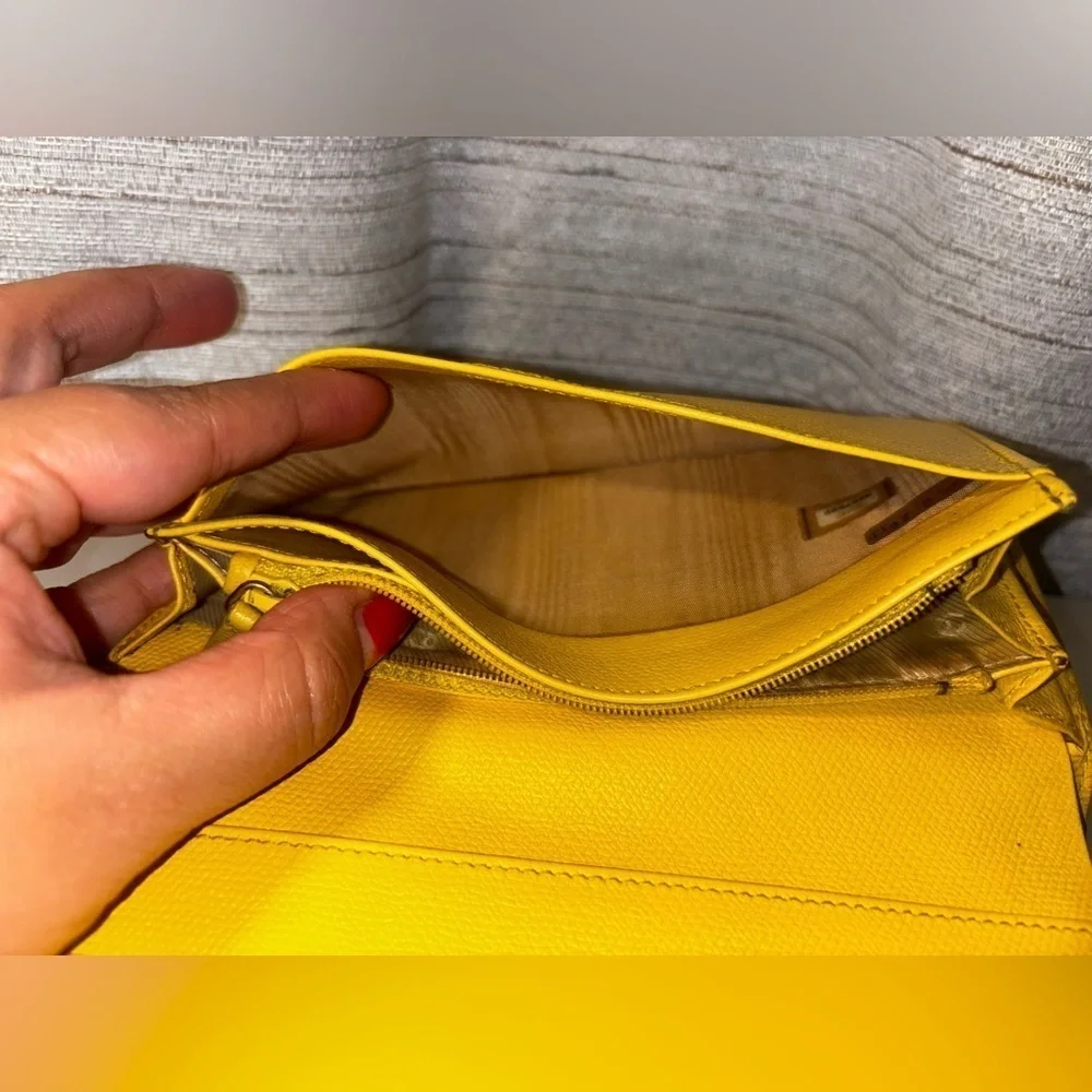 Chanel caviar CC logo wallet